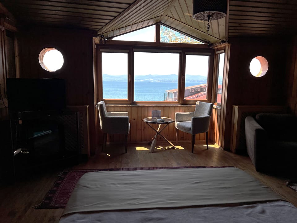 Elite Double Room, Sea View | Desk, iron/ironing board, free WiFi, bed sheets