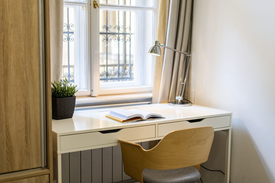 Luxury Apartment | Desk, free WiFi, bed sheets