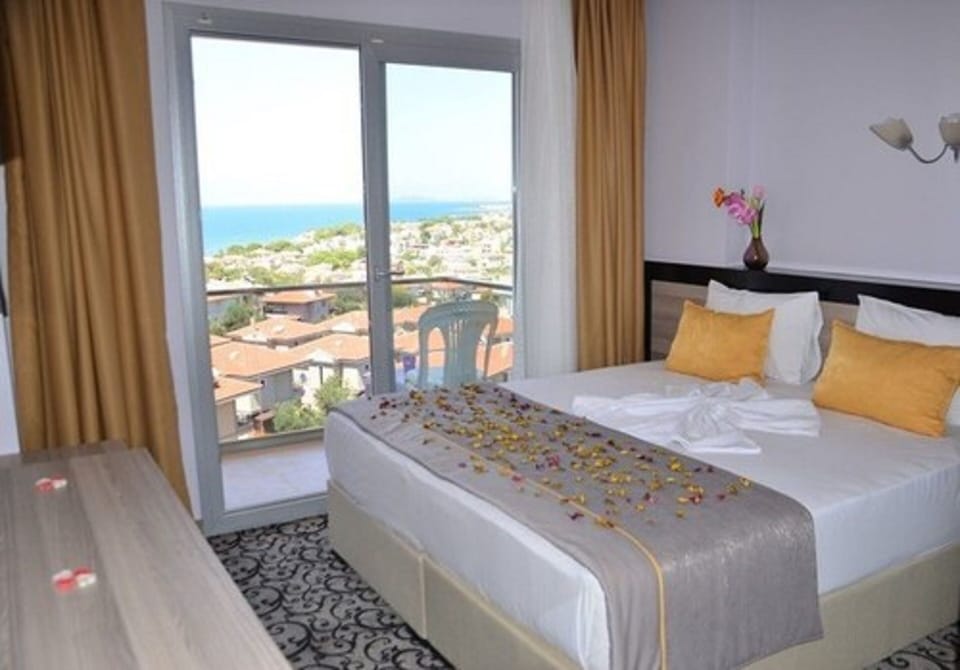 Standard Oda, Yandan Deniz veya Havuz Manzarali | View from room