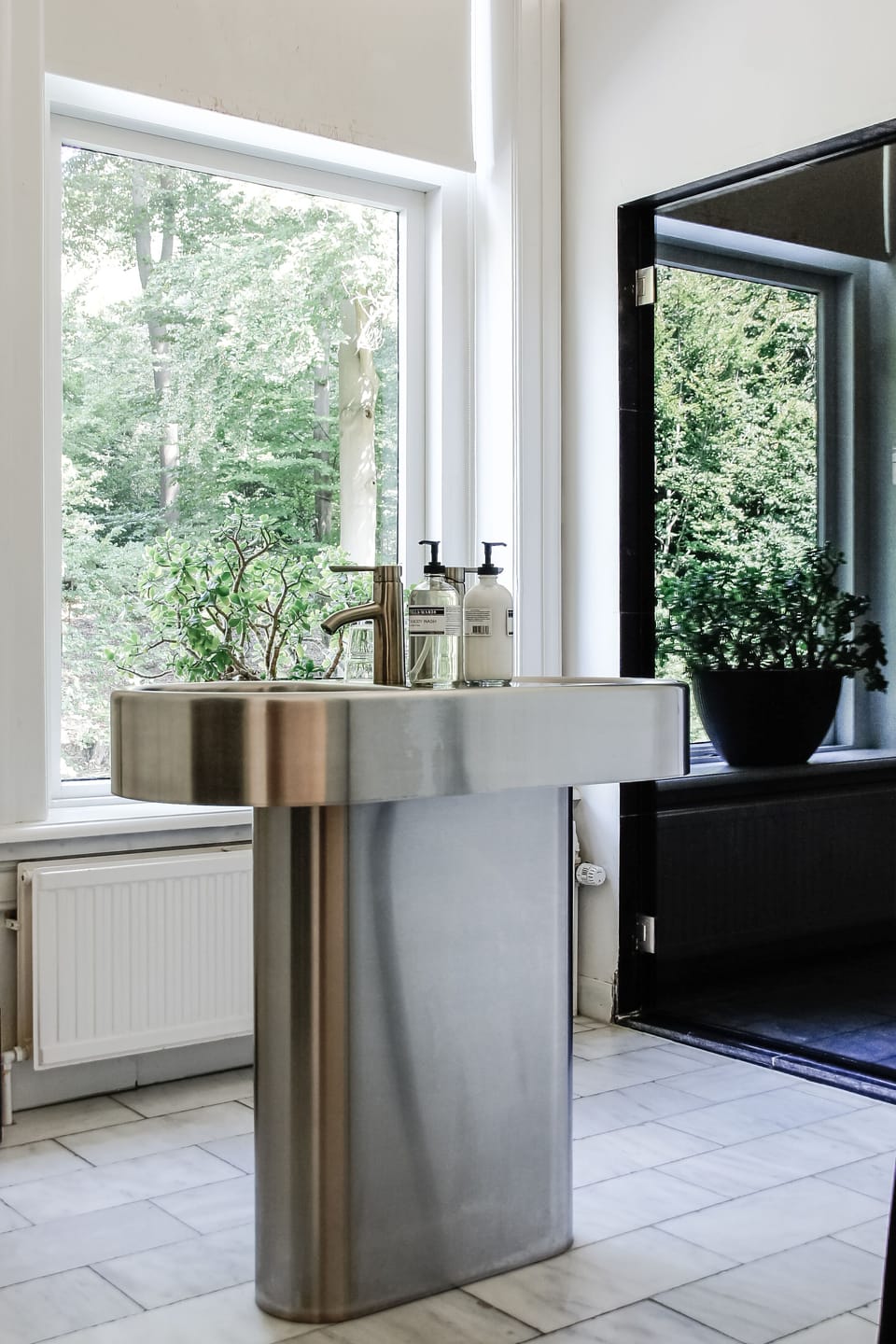 Classic Suite | Bathroom | Free toiletries, hair dryer, towels