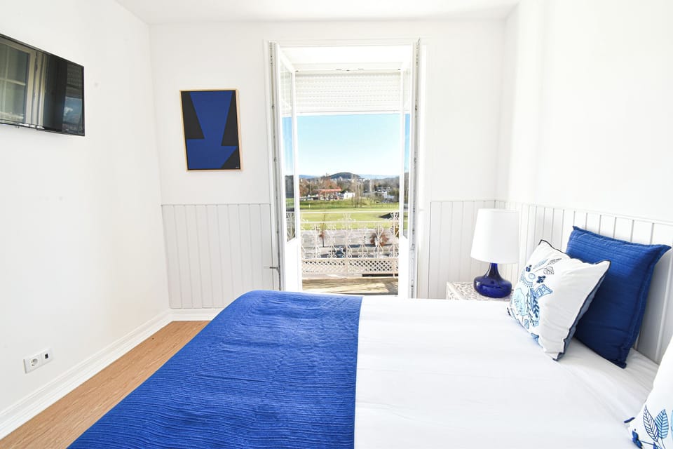 Comfort Suite | Desk, blackout drapes, soundproofing, iron/ironing board