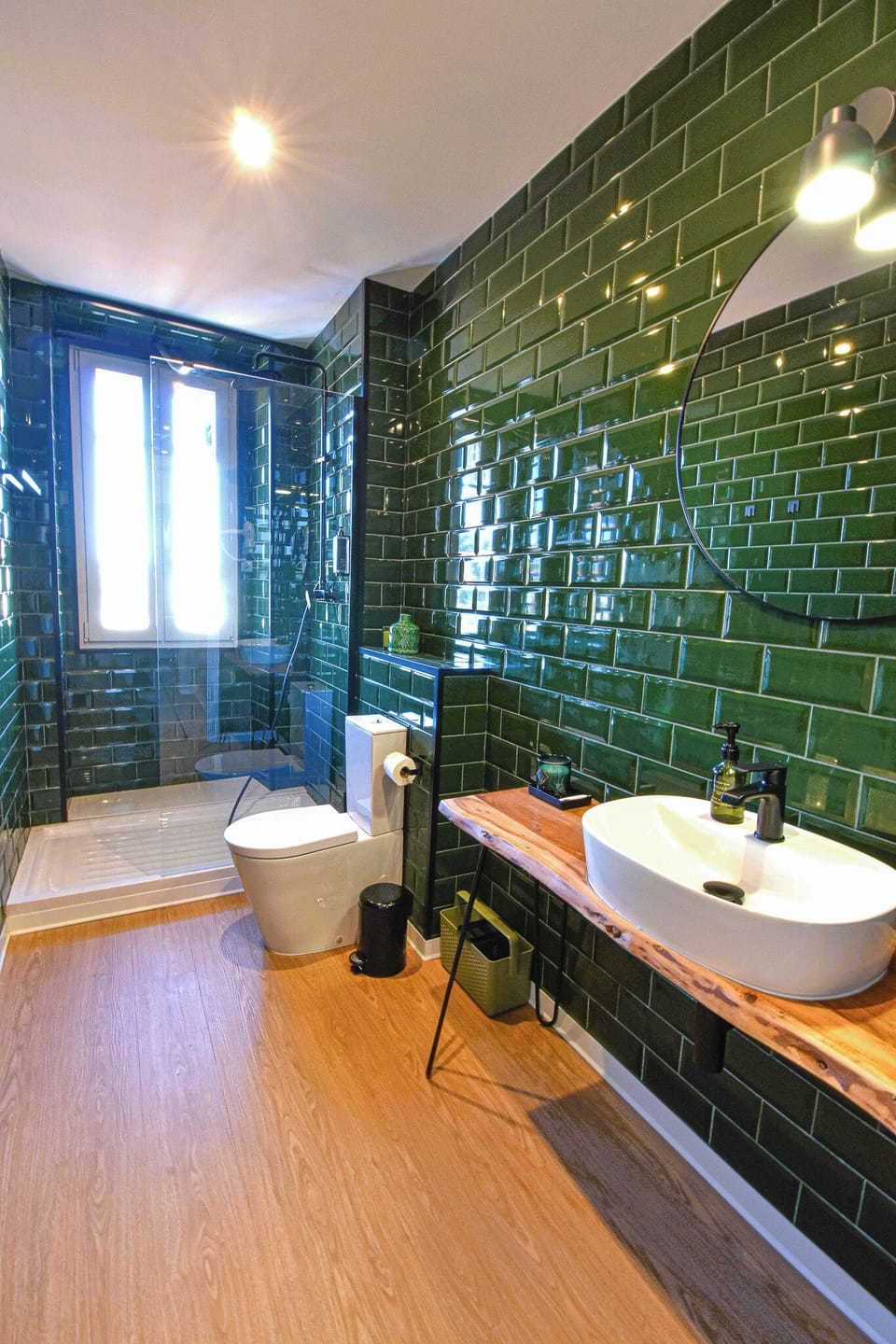 Standard Suite | Bathroom | Shower, free toiletries, hair dryer, towels