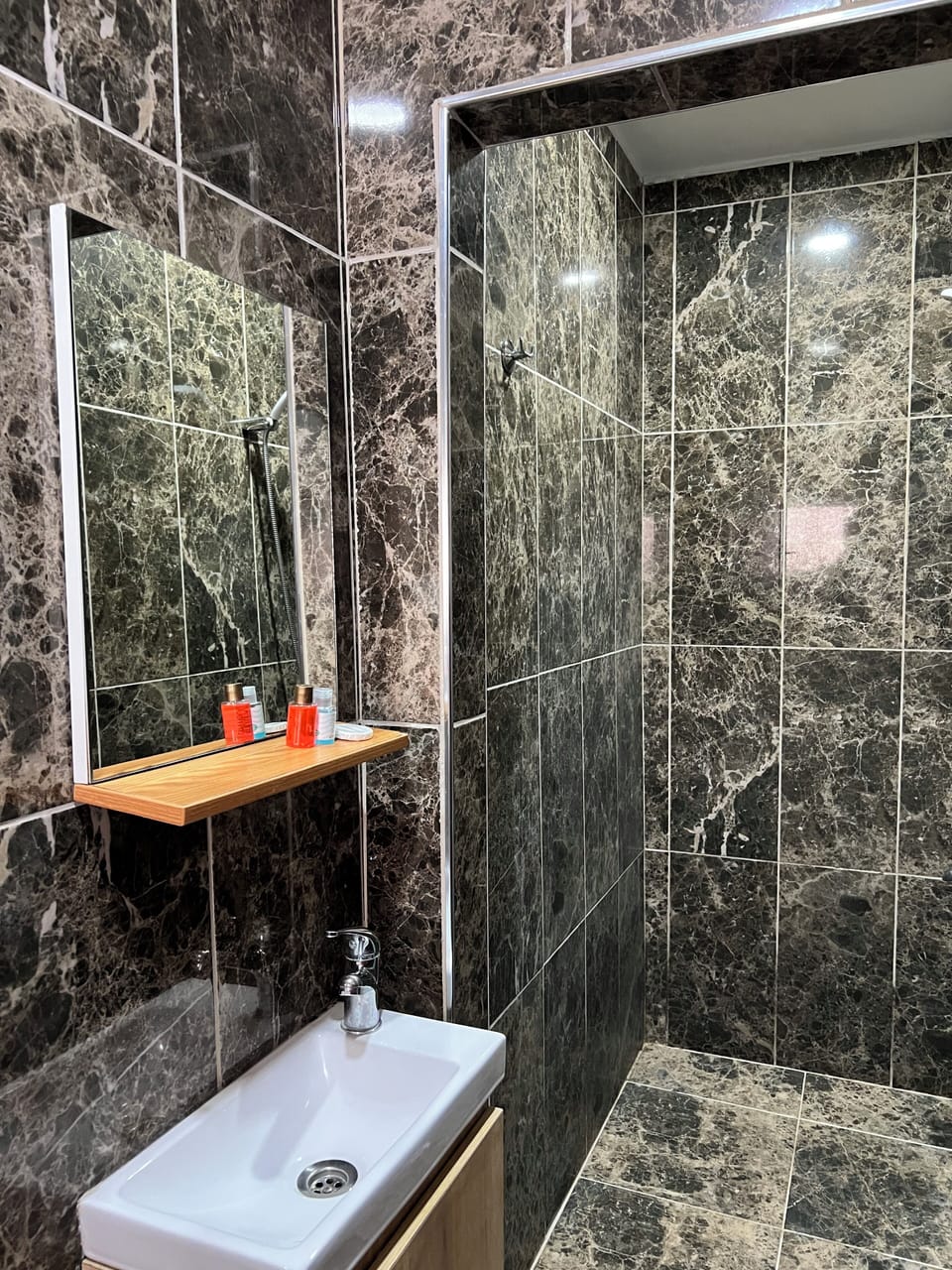 Exclusive Double Room, Sea View | Bathroom | Shower, free toiletries, hair dryer, slippers