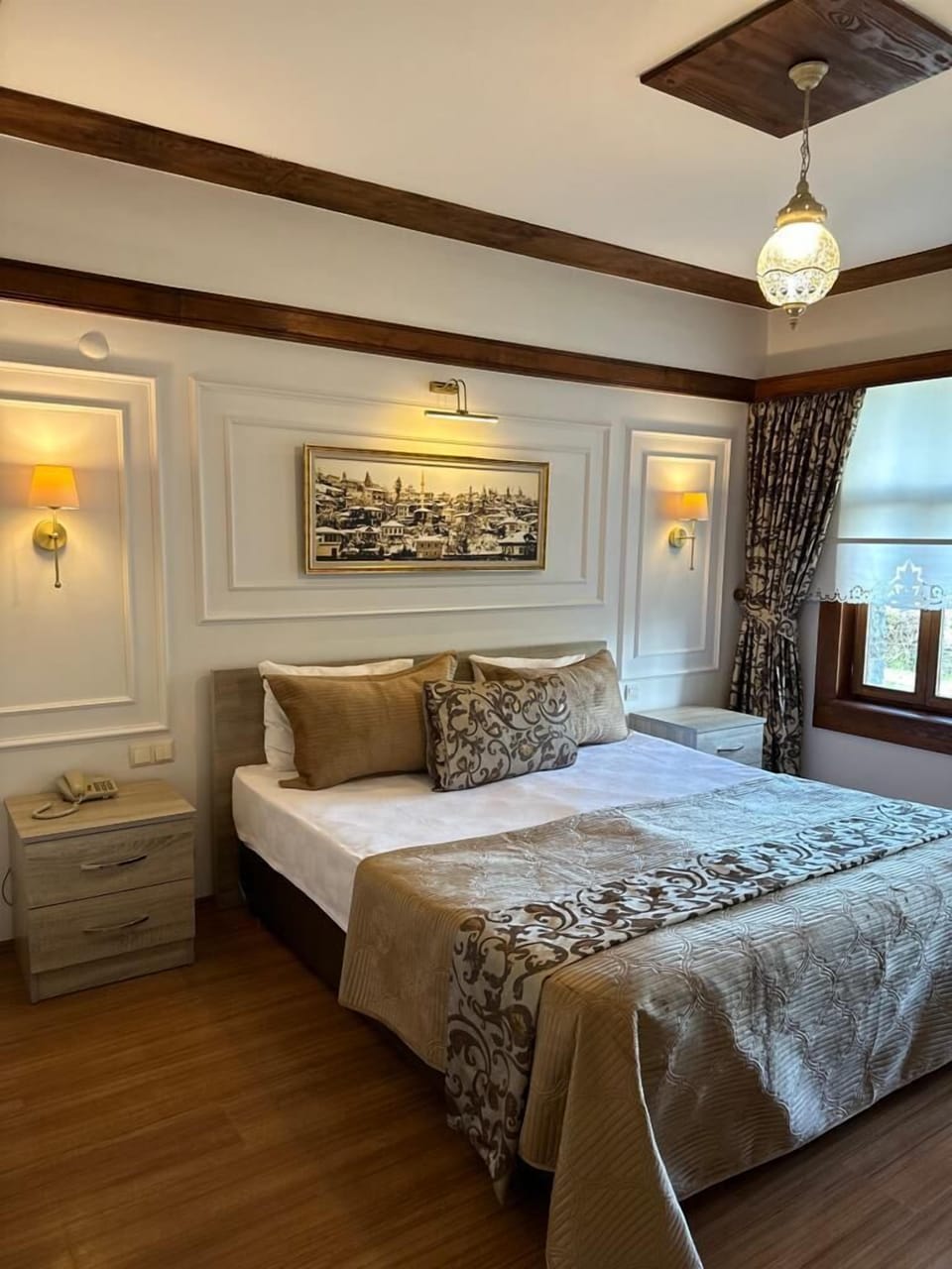 Minibar, desk, soundproofing, free WiFi