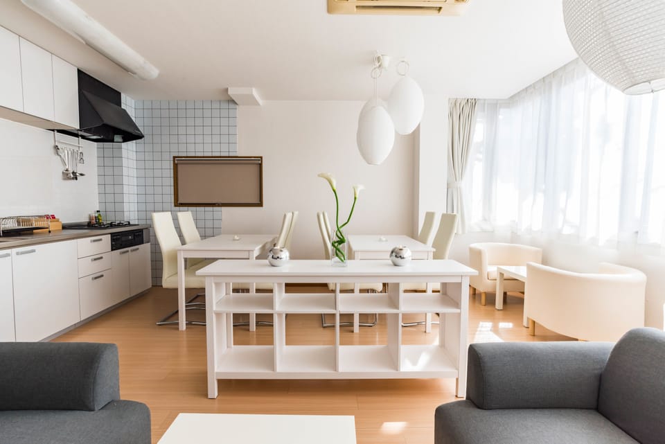 10 bed rooms for family | Living area | Flat-screen TV