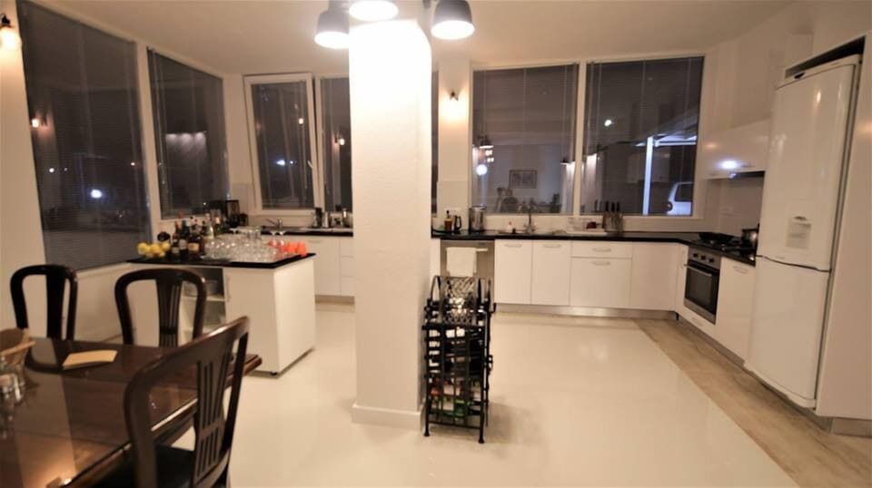 Ambasador Suit Apartment | Private kitchen | Electric kettle