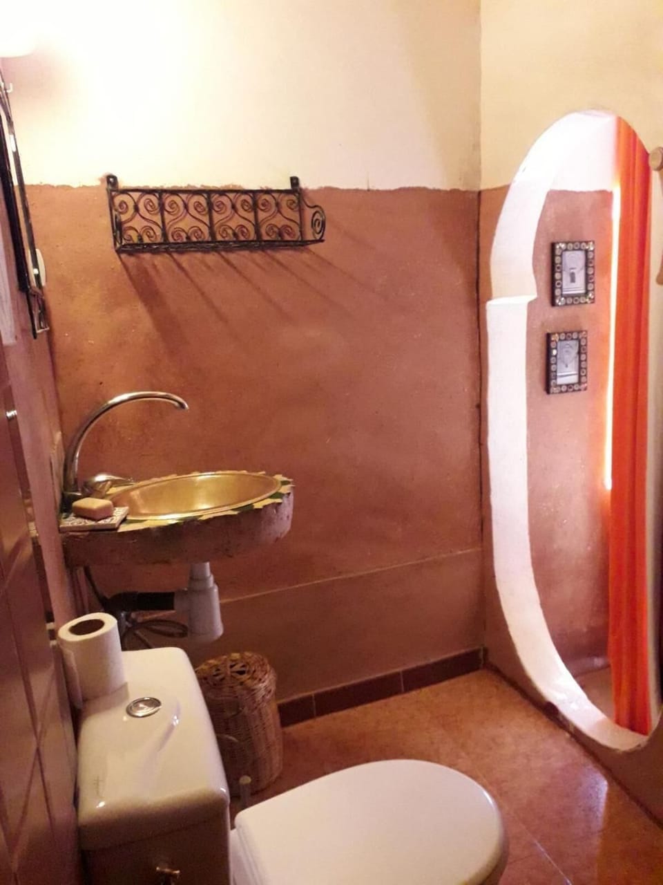 Shower, free toiletries, hair dryer, slippers