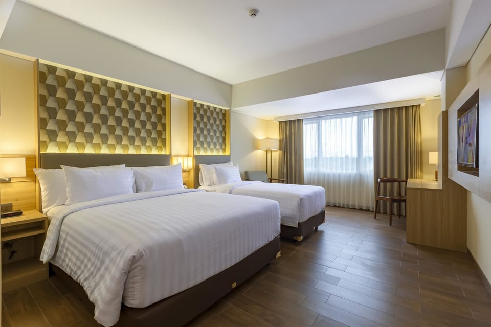Premium bedding, minibar, in-room safe, desk