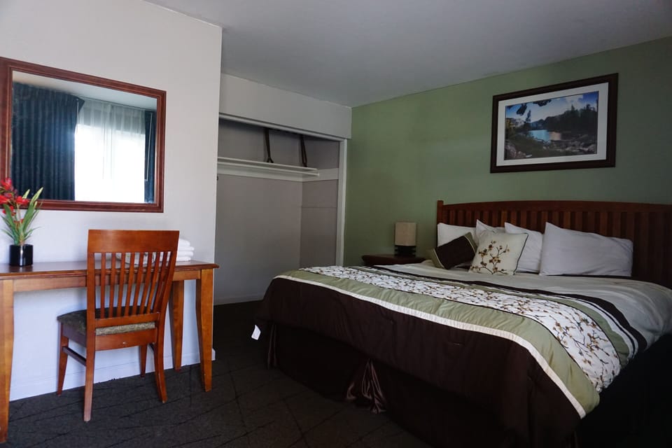 King Room | Free WiFi, bed sheets