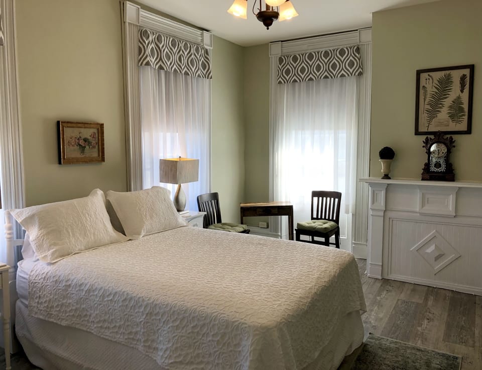 Room 1 | In-room dining