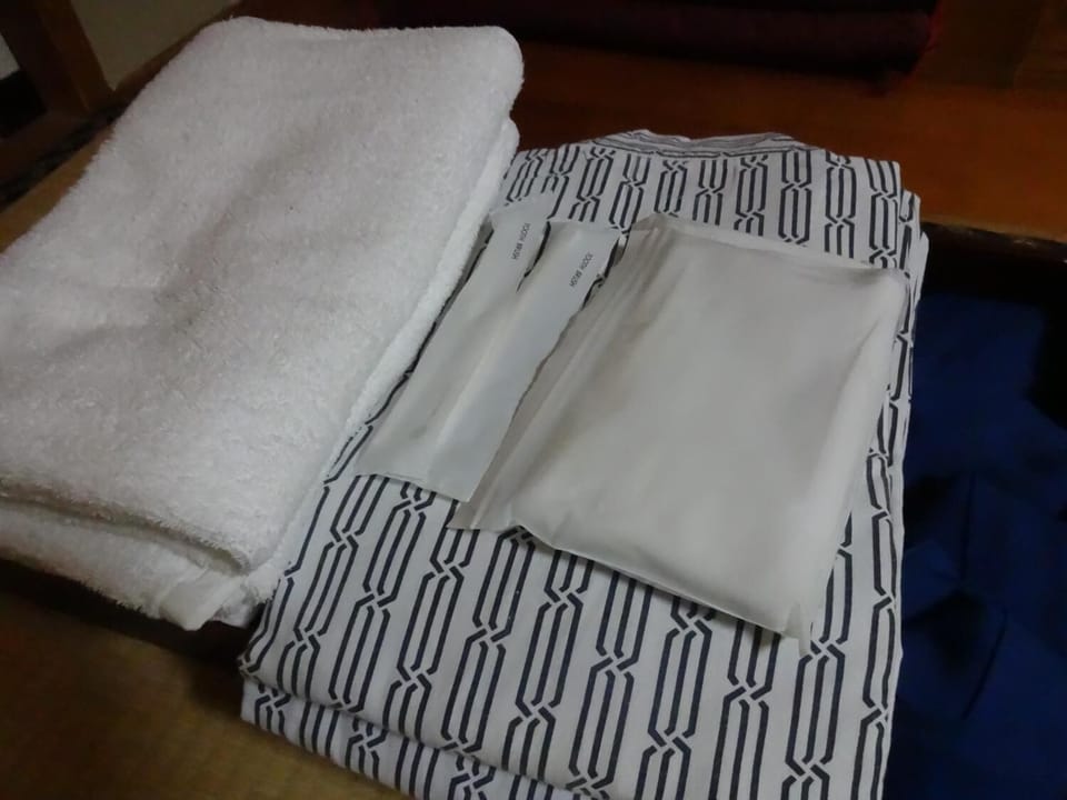 WiFi (free), bed sheets