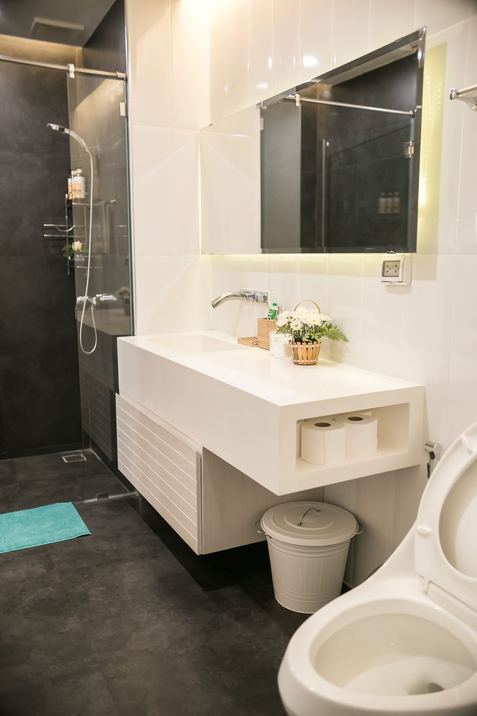 Luxury Condo, 1 Bedroom, Pool Access, Ground Floor | Bathroom | Shower, free toiletries, hair dryer, towels