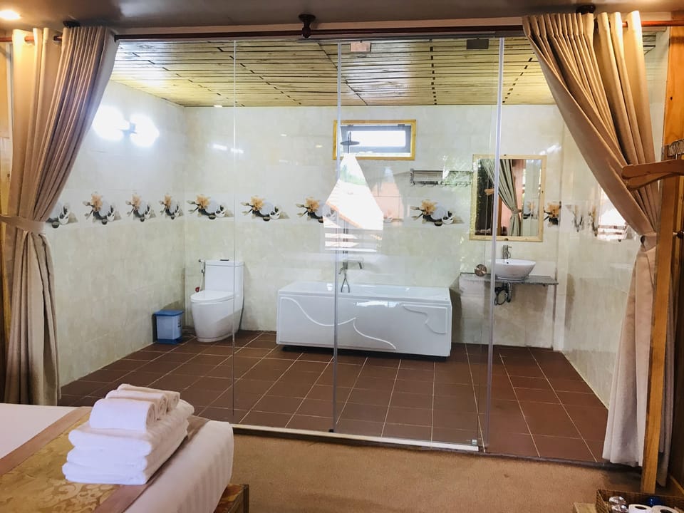 Bathtub, deep soaking tub, hydromassage showerhead, designer toiletries