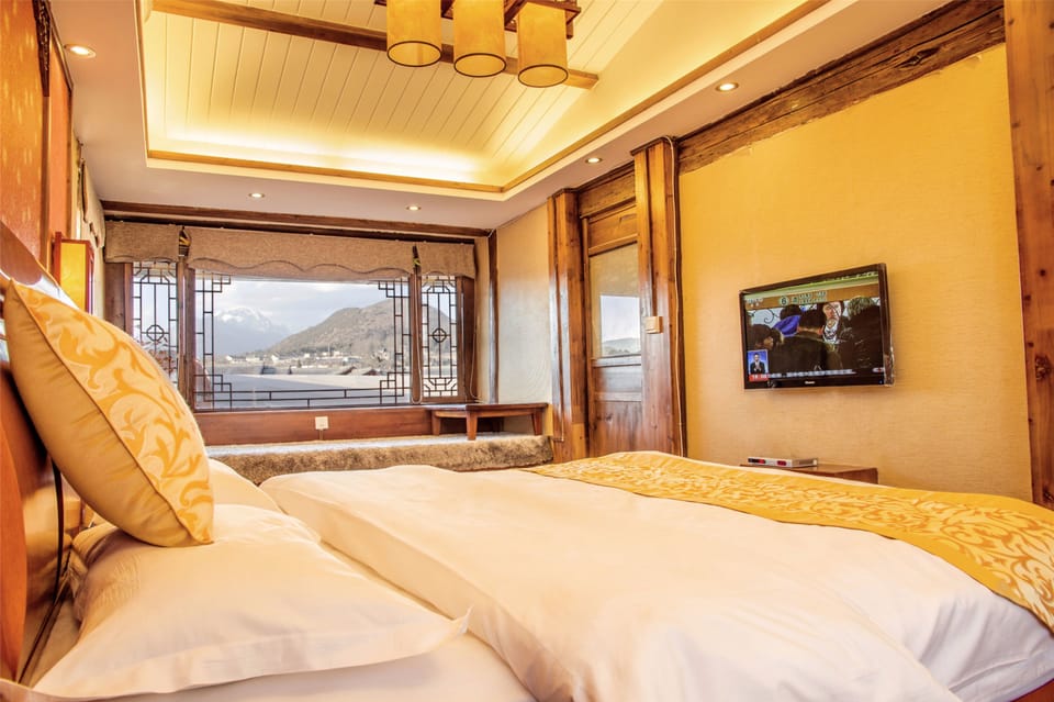 Family Suite, Mountain View | Desk, blackout drapes, soundproofing, rollaway beds (surcharge)