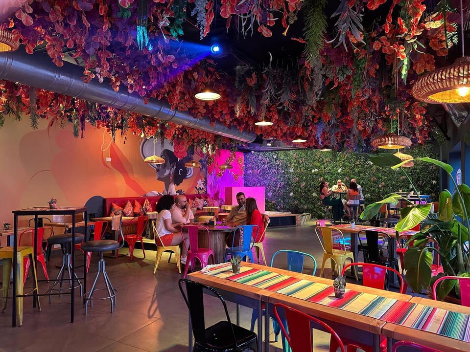 2 restaurants; breakfast, lunch, dinner, and brunch served