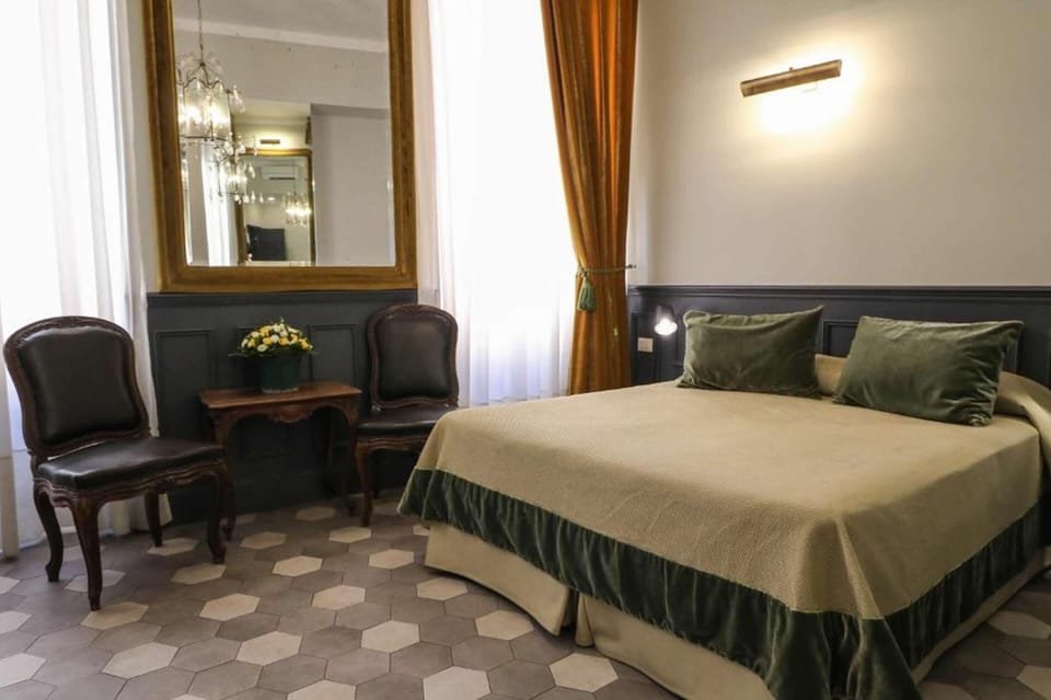 Family Room | In-room safe, desk, blackout drapes, soundproofing