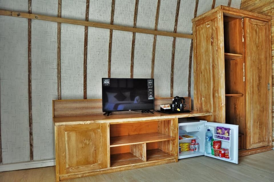 Bungalow Depan King | Television