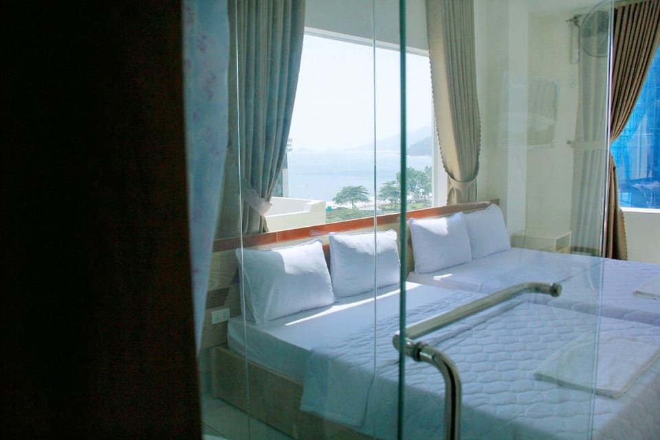 Minibar, desk, soundproofing, WiFi (free)