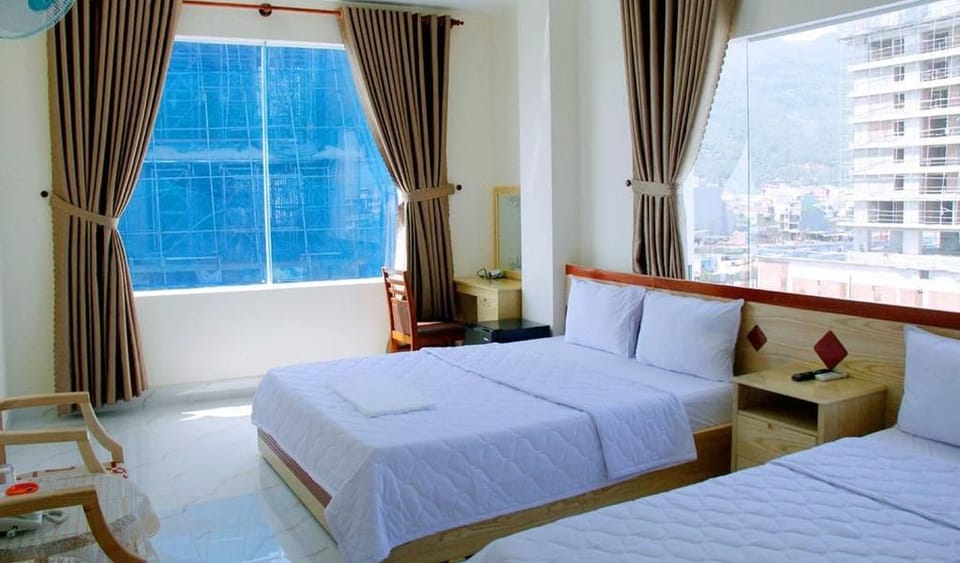 Minibar, desk, soundproofing, WiFi (free)