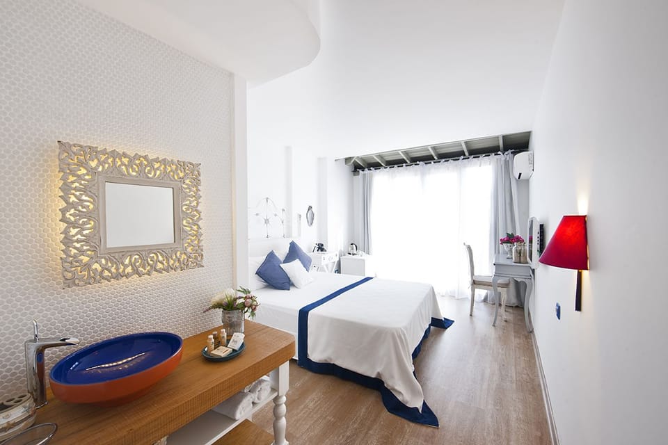 Deluxe Room | Premium bedding, minibar, in-room safe, desk