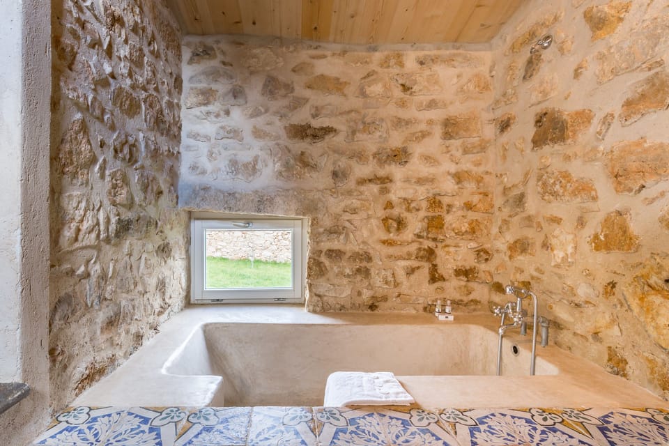 Suite | Deep soaking bathtub