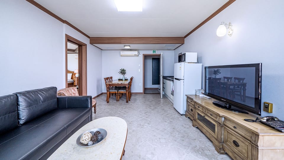 Flora | Free WiFi, wheelchair access