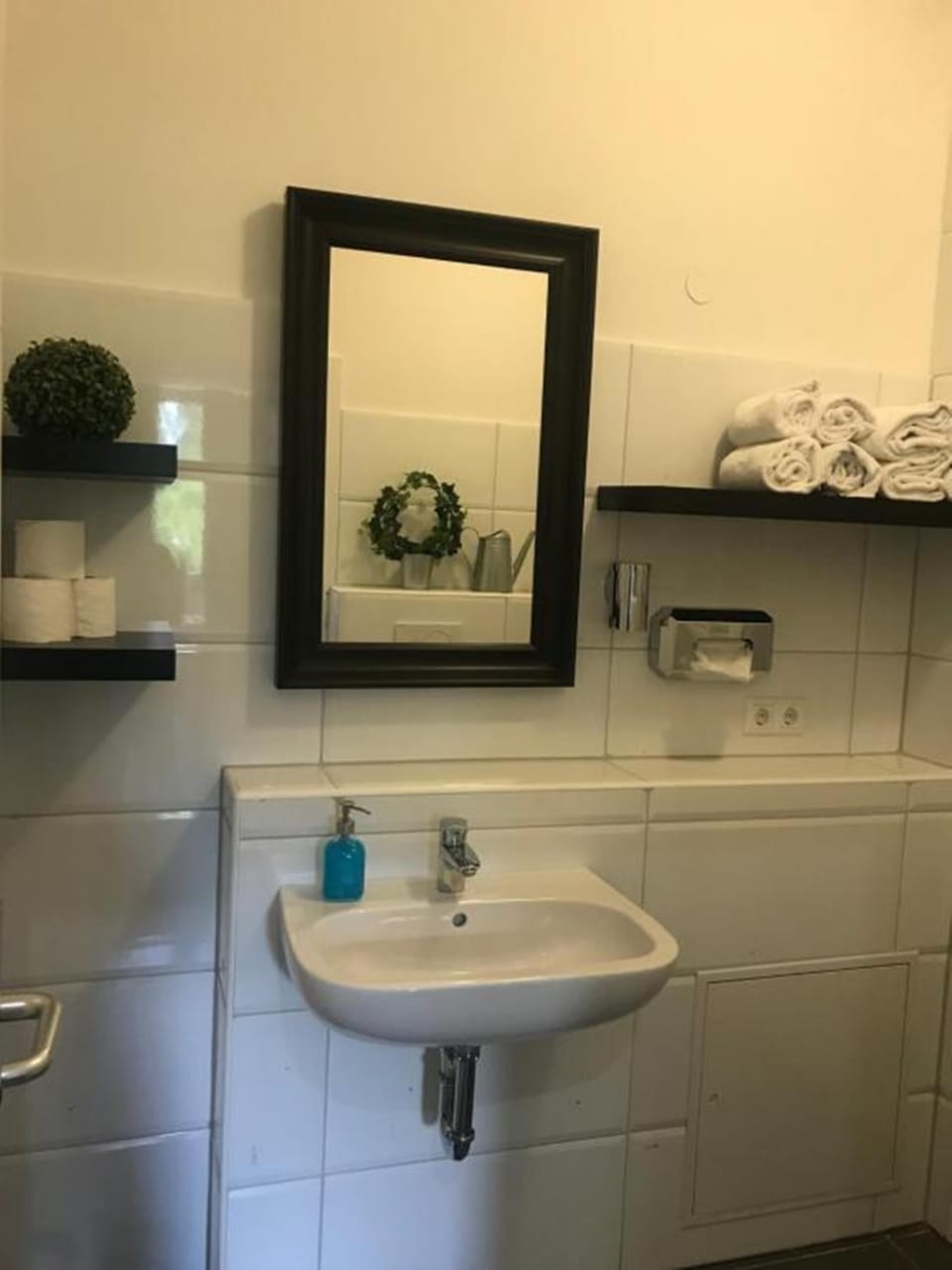 Standard Quadruple Room | Bathroom | Hair dryer, towels, soap, shampoo