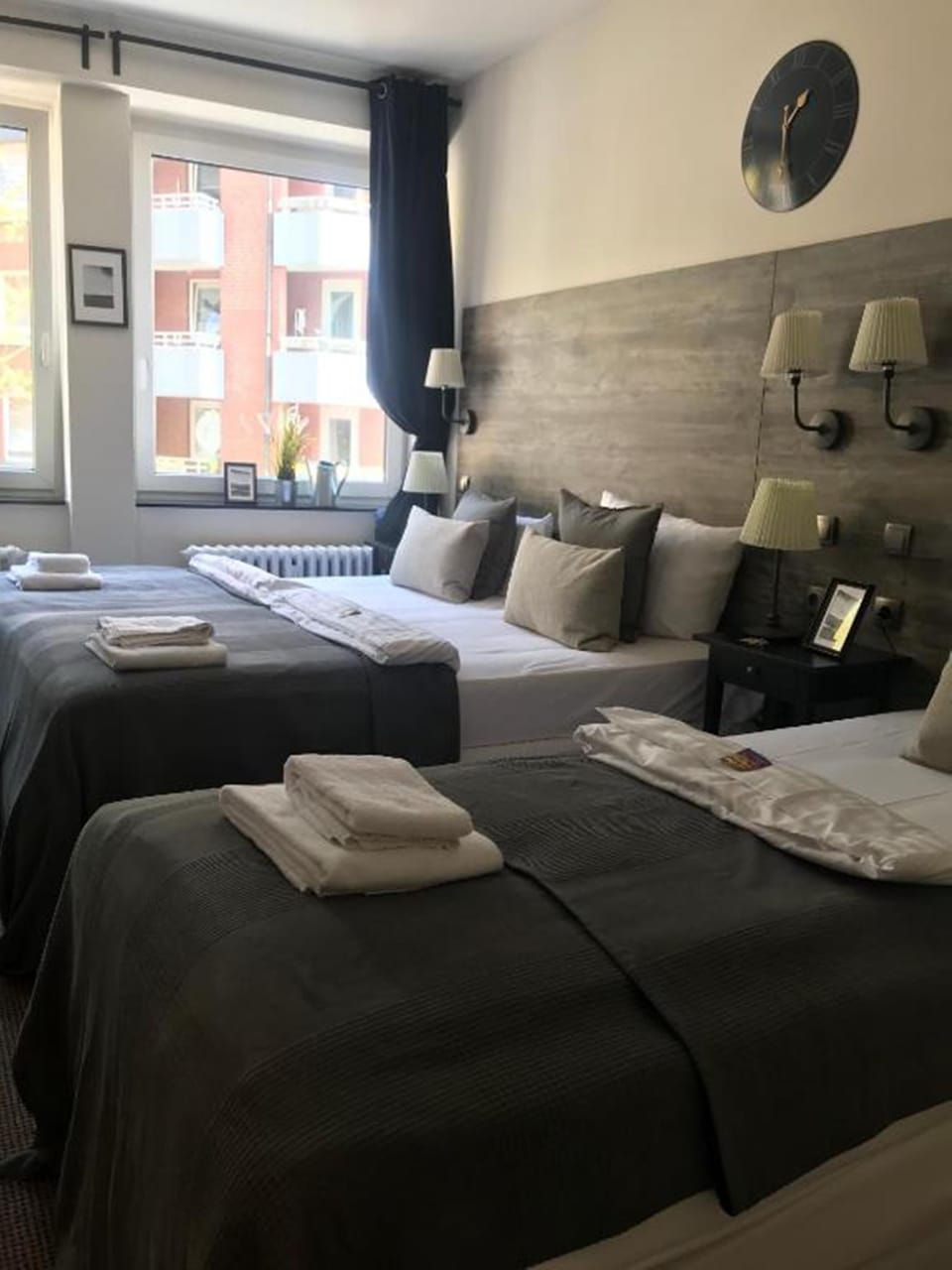 Triple Room, Shared Bathroom | Desk, free WiFi