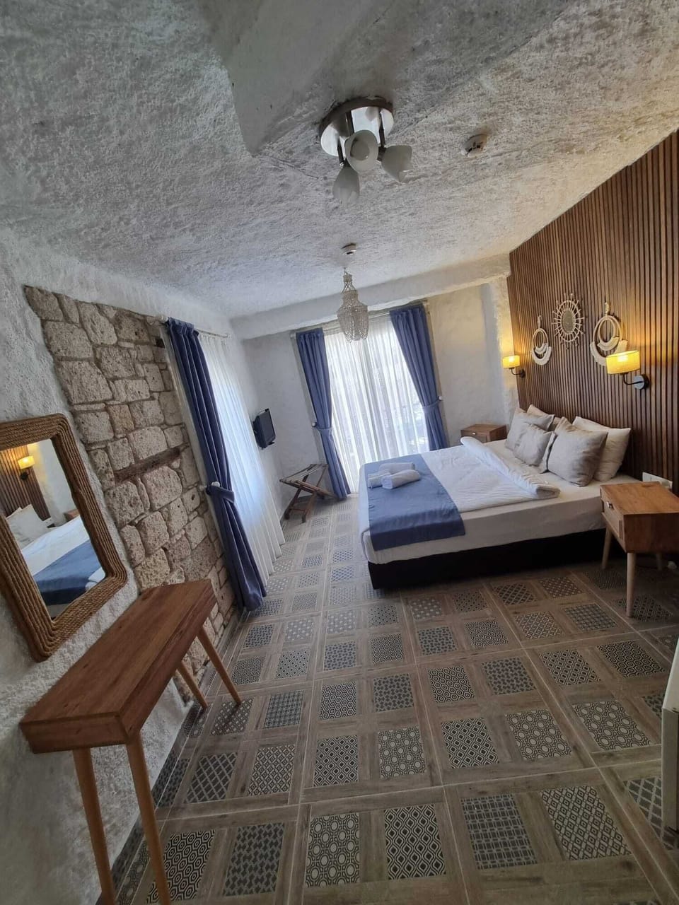 Standard Double Room | Desk, iron/ironing board (on request), rollaway beds (surcharge)