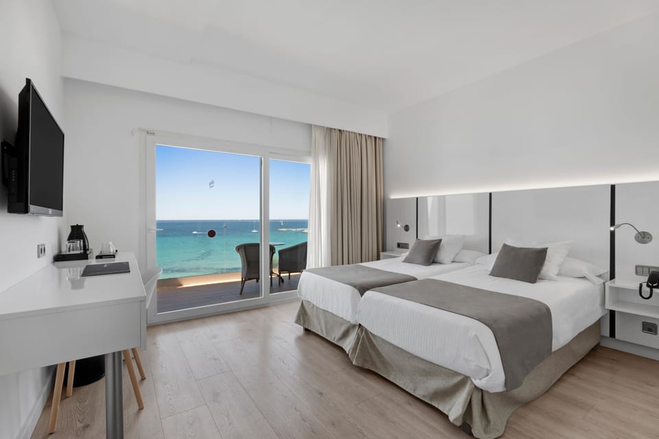 Superior Double Room, Balcony, Sea View | Desk, WiFi (free), bed sheets