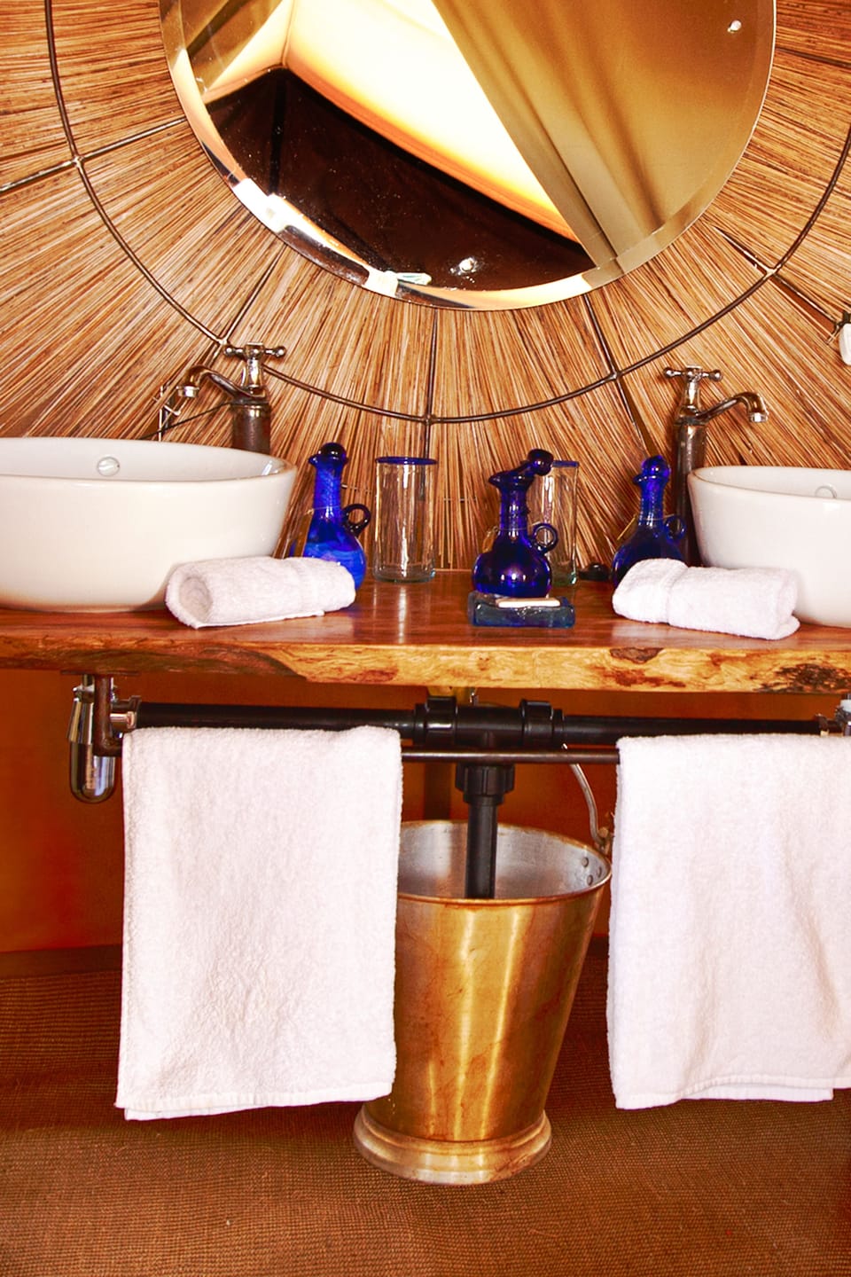 Junior Suite | Bathroom | Shower, free toiletries, towels, toilet paper