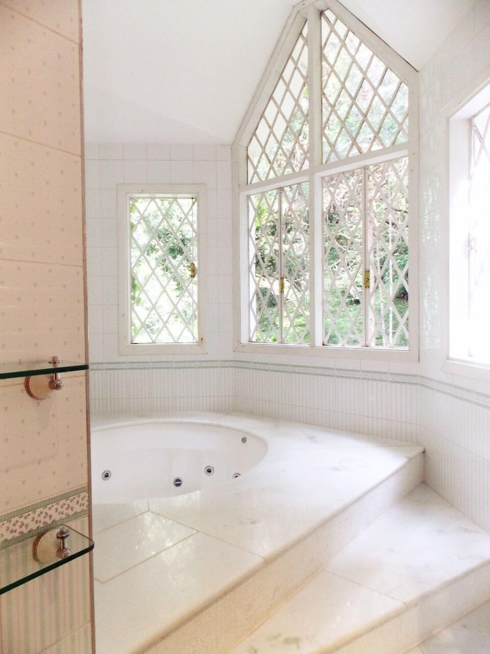 Jetted tub