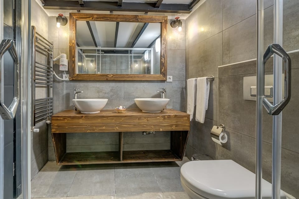 Family Studio Suite, 1 Queen Bed with Sofa bed, Fireplace, Pool View | Bathroom sink