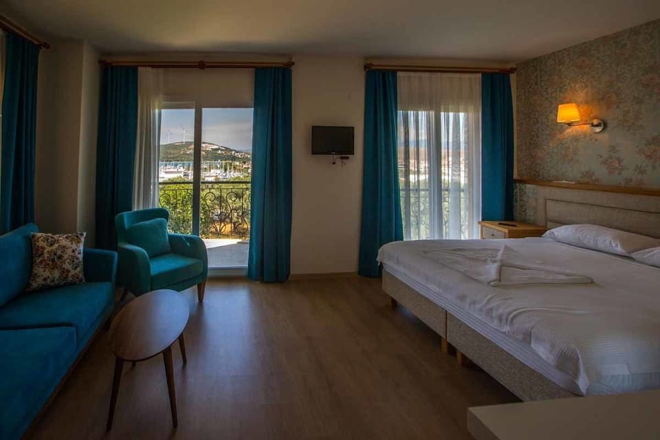 Deluxe Double Room | Desk, iron/ironing board, cribs/infant beds, free WiFi