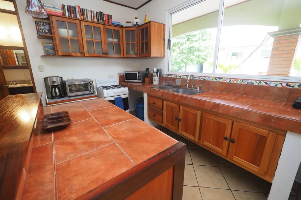 House, 3 Bedrooms | Private kitchen | Coffee/tea maker, fridge, microwave, oven