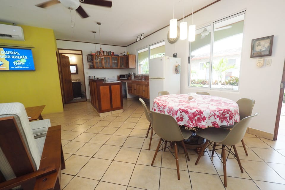 House, 3 Bedrooms | Private kitchen | Coffee/tea maker, fridge, microwave, oven