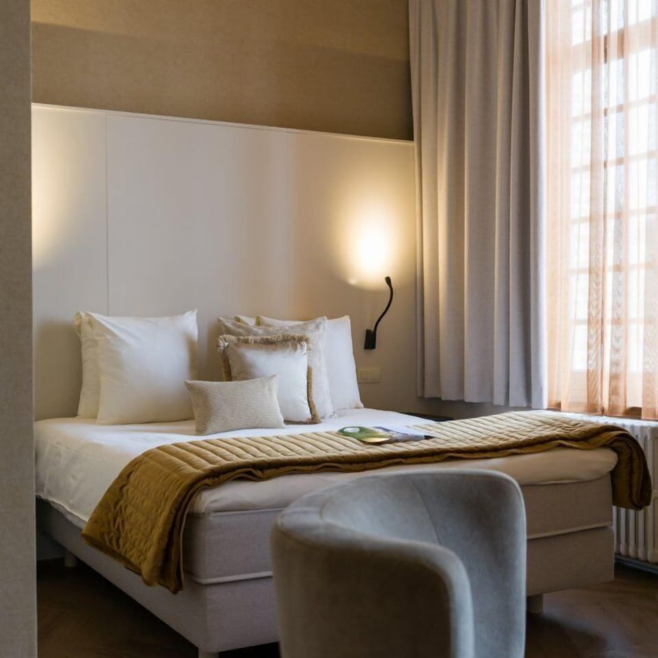 Deluxe Double Room | Desk, blackout drapes, soundproofing, iron/ironing board (on request)