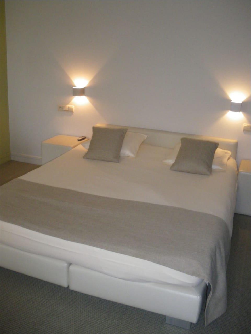 Deluxe Double Room | Desk, blackout drapes, soundproofing, iron/ironing board