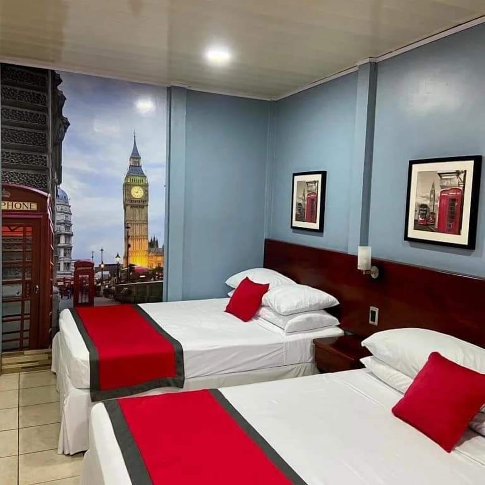 Standard Quadruple Room, 2 Double Beds | Bathroom | Shower, free toiletries, towels