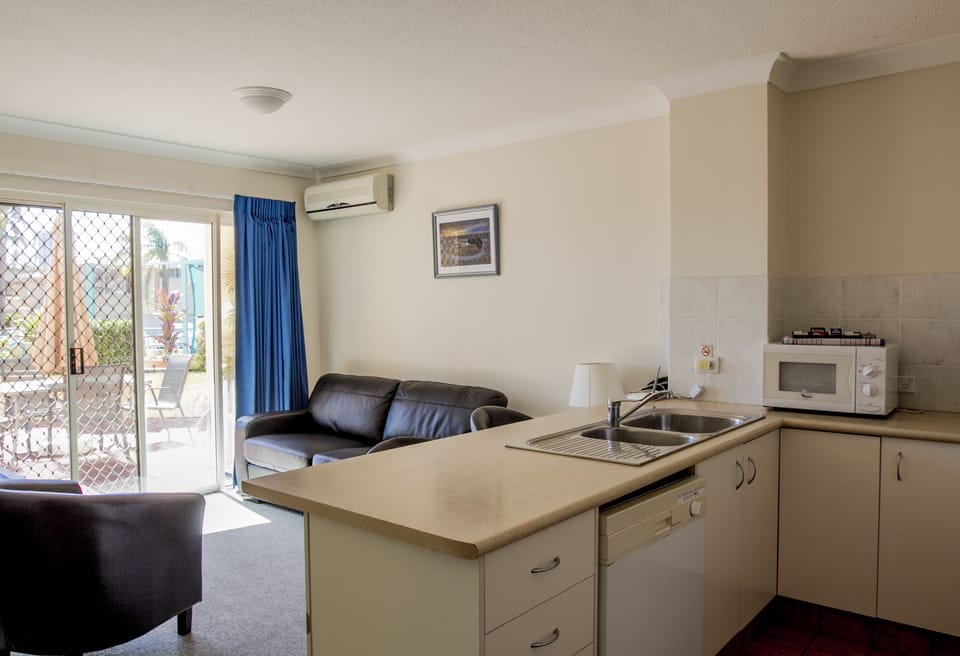 Apartment, 1 Bedroom | Private kitchen | Coffee/tea maker, fridge, microwave, stovetop