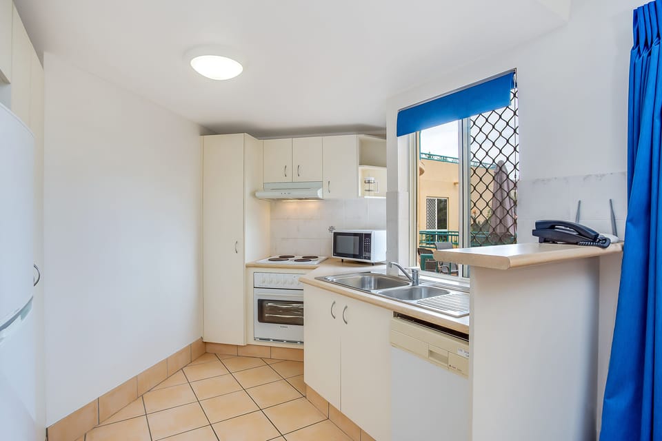Apartment, 1 Bedroom | Private kitchen | Coffee/tea maker, fridge, microwave, stovetop