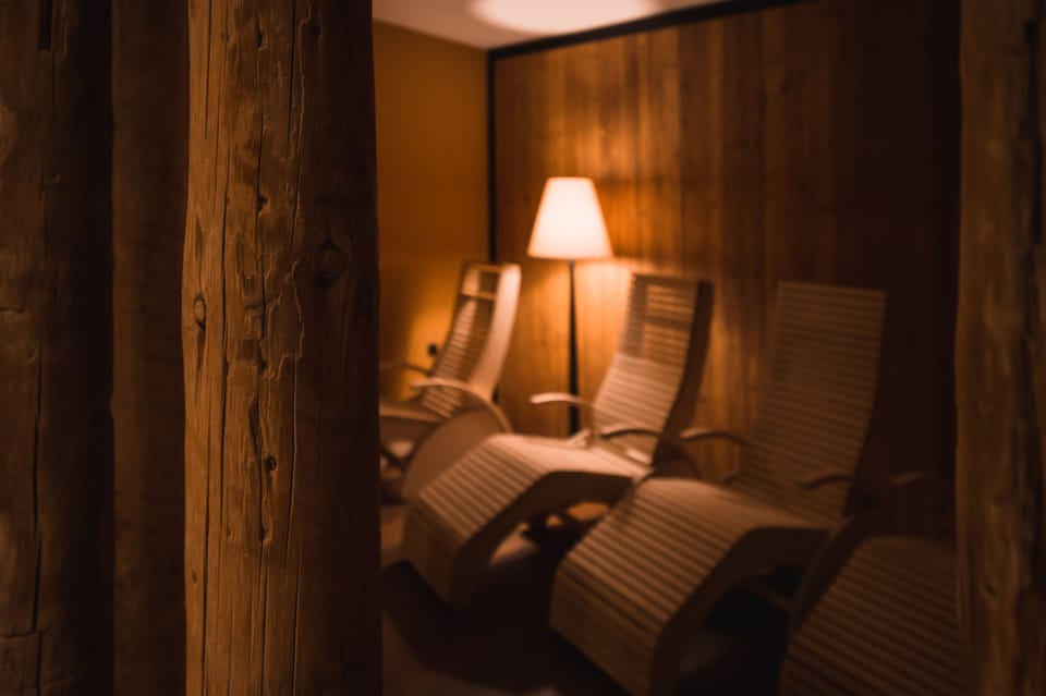 Sauna, hot tub, steam room