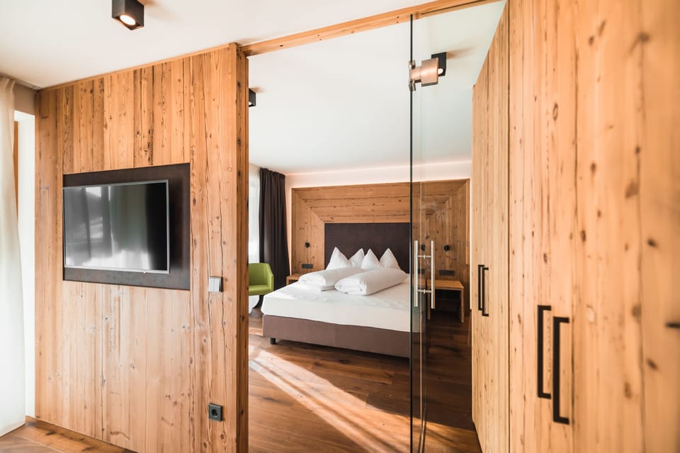 Family Suite, 2 Bedrooms | Hypo-allergenic bedding, in-room safe, desk, soundproofing