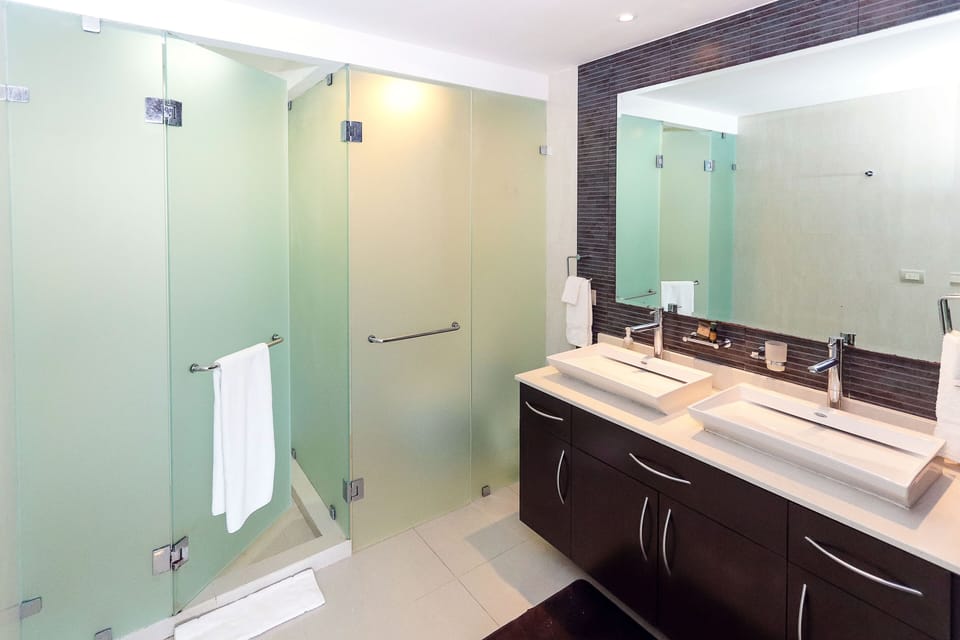 Shower, free toiletries, hair dryer, towels