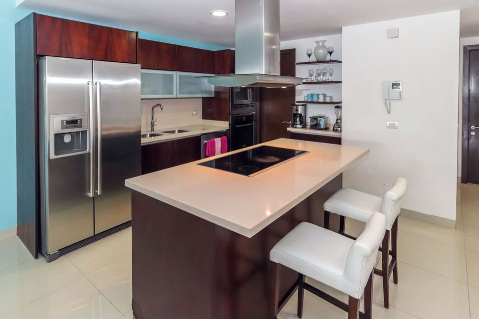 Family House, 2 Bedrooms, Beach View, Beachside | Private kitchen | Fridge, microwave, oven, stovetop