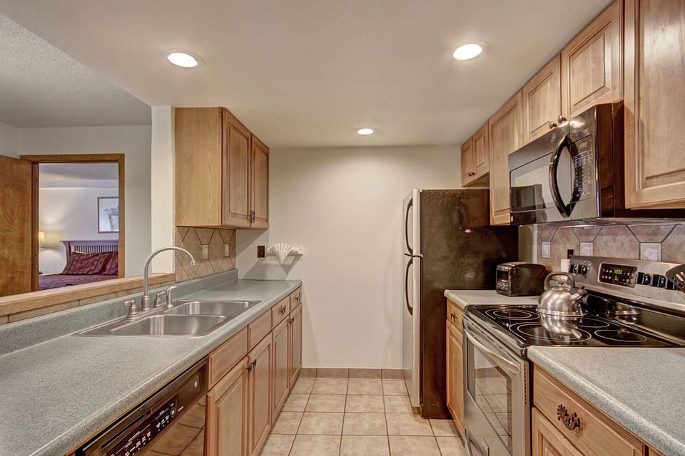 Condo, 1 Bedroom | Private kitchen | Fridge, toaster