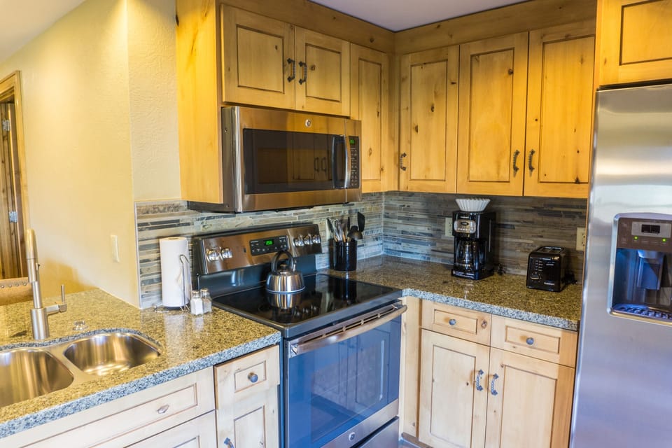 Condo, 1 Bedroom | Private kitchen | Full-size fridge, microwave, oven, stovetop