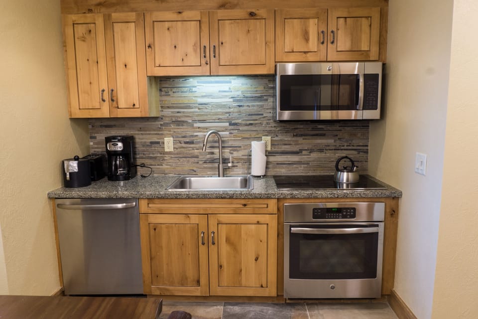 Studio | Private kitchen | Fridge, microwave, oven, dishwasher