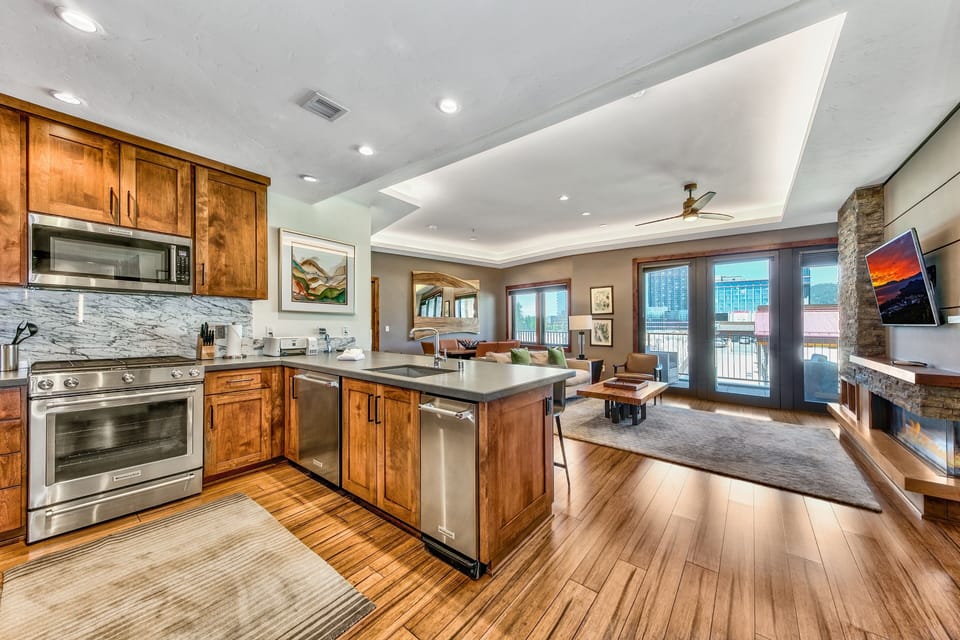 Condo, 2 Bedrooms | Private kitchen | Fridge, microwave, oven, dishwasher