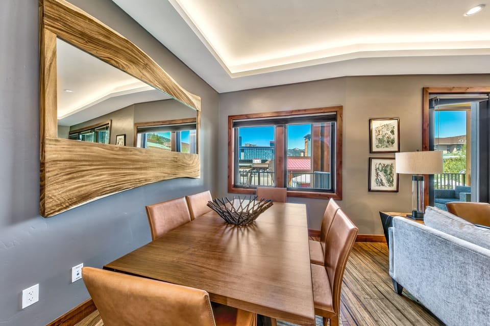 Condo, 2 Bedrooms | Dining